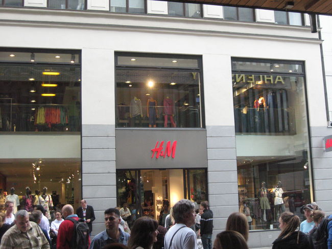 スウェーデンといえば、今日本でも話題のH&amp;Mの本場。<br />ちょっと買い物してきました。