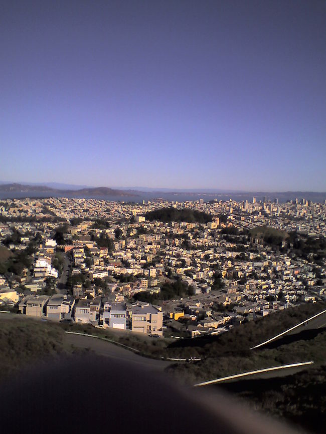 車じゃないといけません。<br />（無理したら歩けなくは無いかも？）<br /><br />サンフランシスコにある43の丘のうち展望のよさ<br />ナンバーワンだそうです。