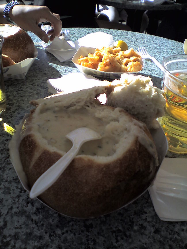 ブレッドボールまで食べると満腹です。<br />日本ではクラムチャウダー自体食べないな〜