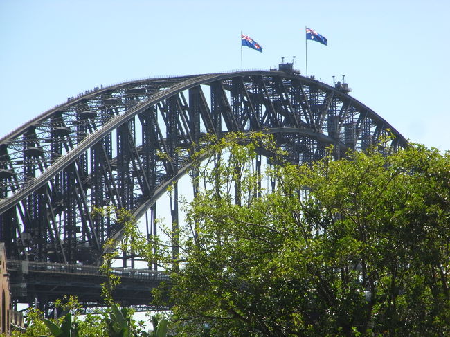 今から、このハーバーブリッジを歩いて渡ります！