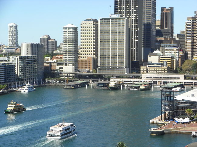 こちらが先に上で言及したCircular Quayです！<br /><br />この写真の方が断然様子がわかりますね☆笑
