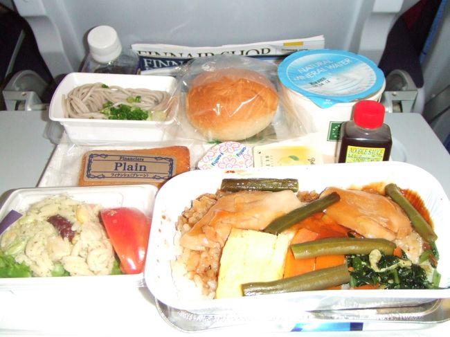 夕食はこちら。蕎麦もありました。<br />