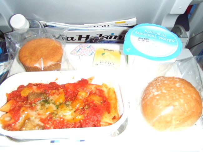 ヘルシンキ到着前には朝食が出ました。<br />美味しかったパスタ。 <br />