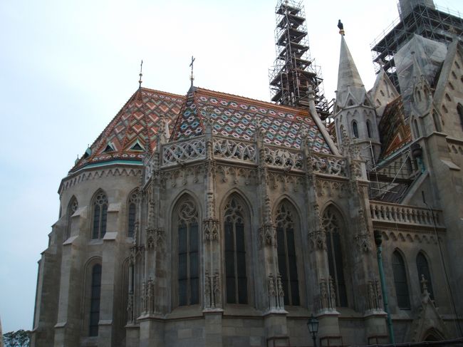 王宮にあるマーチャーシュ教会です。このときは、修復をしていたようで、工事中っぽい雰囲気が少し興ざめです。