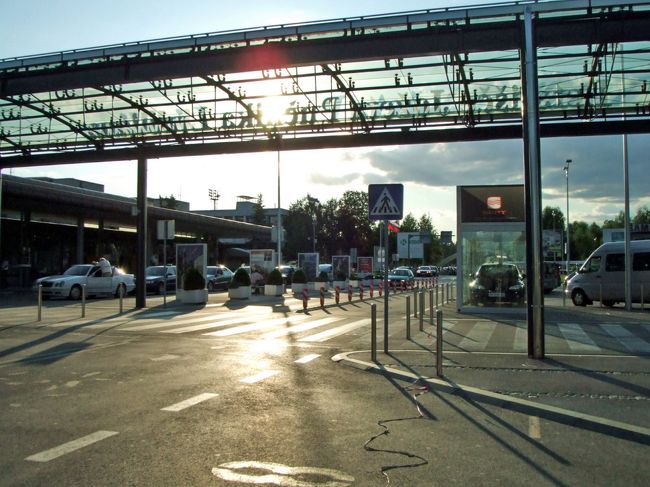 なんだかスッキリした空港でした。