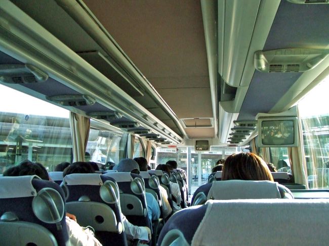 何と今回のツアー参加人数は40人！<br />バスも空席はありません。