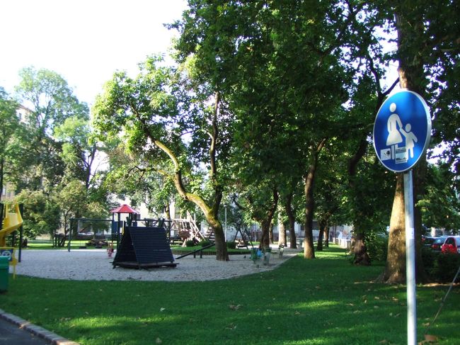 近くにあった小さな公園。