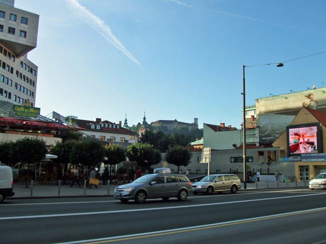 バケーションシーズンとの事で、出勤する人達もまばらです。