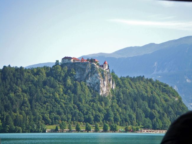 ブレッド城も見えます。