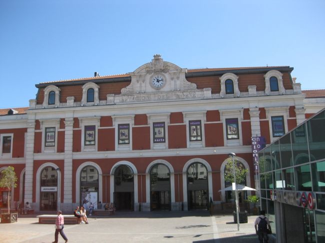 プリンシペピオ駅地下バスターミナルからセゴビアに向かいます。<br />バスのチケットがスーパーのレシートのような紙きれでびっくりです。小さく座席番号が出ていますので<br />注意してください。