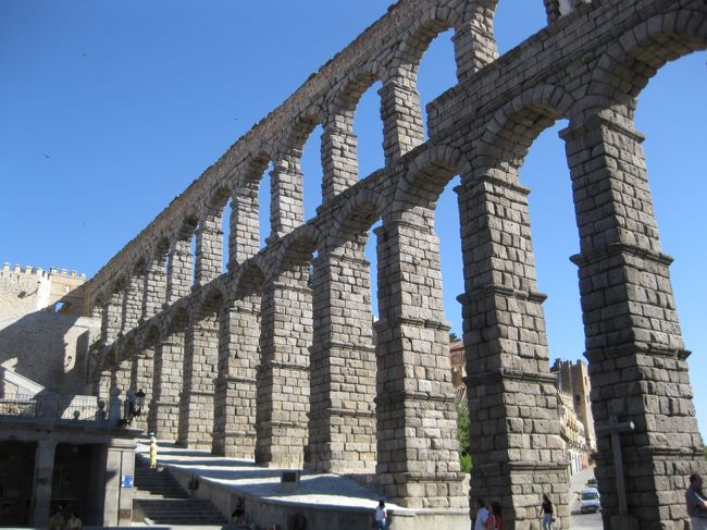 南禅寺の琵琶湖疎水閣と比べてはいけません。