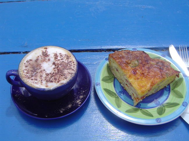 DOC　オフィスで1daywalking用の地図をもらい、向かい側にあるカフェでお昼ご飯を食べる。