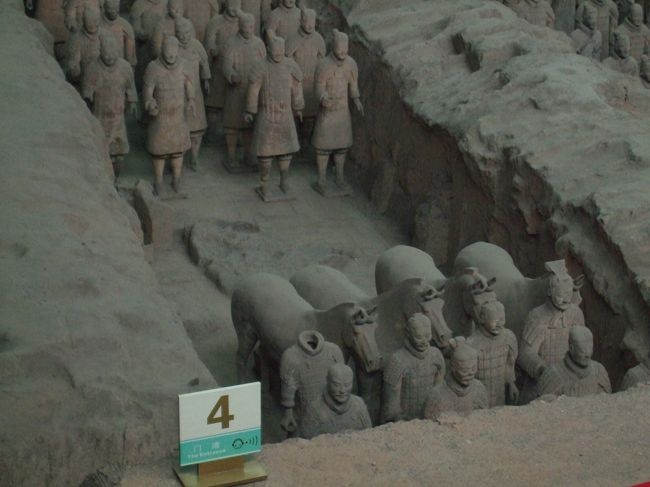 皇帝が死ぬと、こういうのを作らないといけないので、特需みたいなのが発生したのでしょうね。