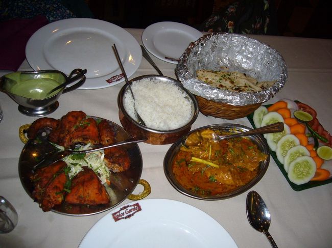 ゲンティンハイランドは、いわゆる「作られた」リゾート地なので、特に名物料理とかもないのです。<br />よって、ディナーはなぜかインド料理(笑)。味は普通に美味☆<br /><br />そして…食べたあとは、夜中までカジノで勝負ｗ