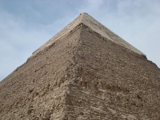 これまた高校生の時に王家の紋章を読んで以来<br />夢に見ていたピラミッドです。<br />でかかった！！