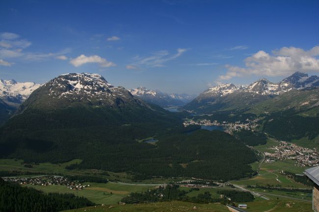 今日は、ムオタス・ムラーユからアルプ・ラングアルトまでのハイキングとディアボレッツァ展望台へ。2,448mからの眺めです。