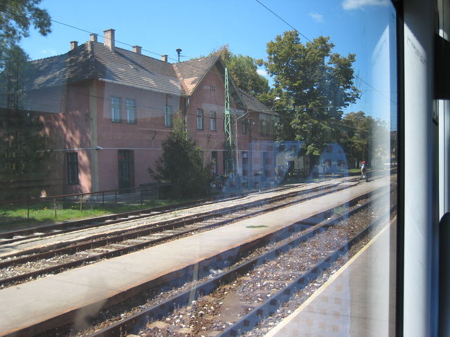 これは途中のどこかの駅舎です。