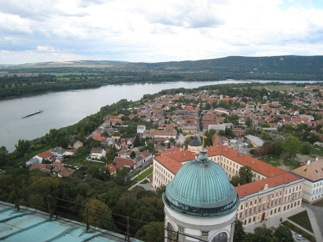 ドーム部分にのぼって街を見下ろします。<br />