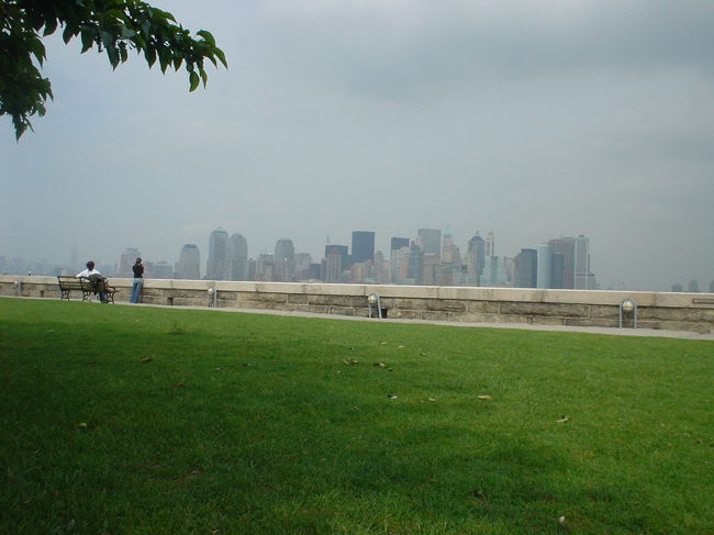 船はリバティ島とエルベ島を巡ります。<br />エルベ島から見るマンハッタンも、なかなかの景色です。夜ならもっと凄いでしょうね。