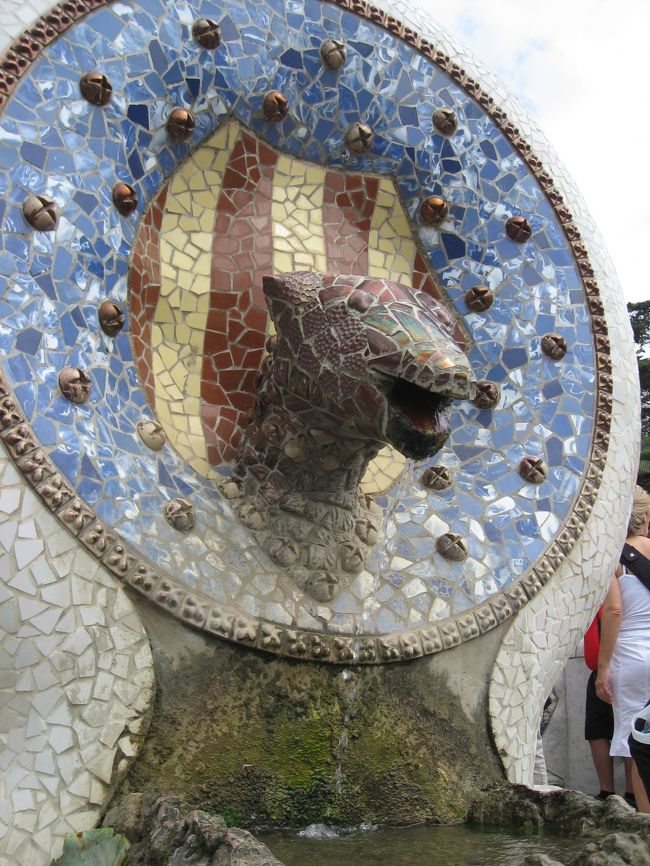 まずお目見えしたのは、トカゲ君ではなく、こんなファンキーなオブジェ。<br />思わず一緒に写真を撮りました。<br />こんな子がいたとは、つゆ知らず。