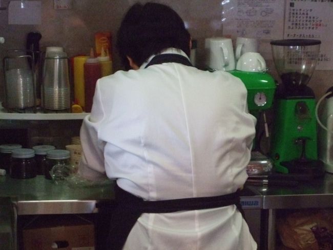 　お店のおばちゃん真心こめて作ってくれています。