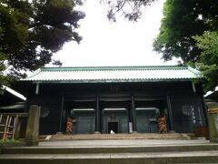 お茶の水駅へ行く地図を見ていたら
湯島聖堂が目と鼻の先にあることに気づき、
行くことができました。