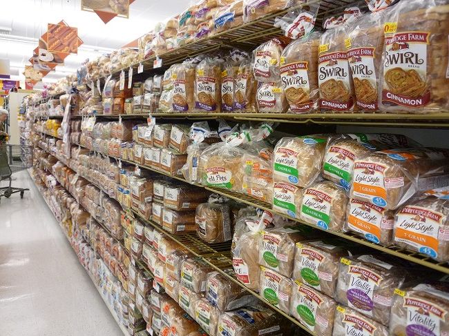 何しろ「たくさんある！」<br /><br />これは、パンコーナーです。<br /><br />いったい売れるのでしょうか？