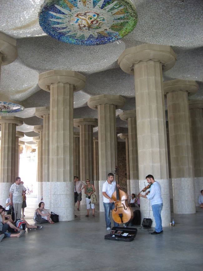 今は音楽界が開かれる場所となっております。<br />柱に響いてか、キレイな音色が響いておりました。涼しいし良い場所です。