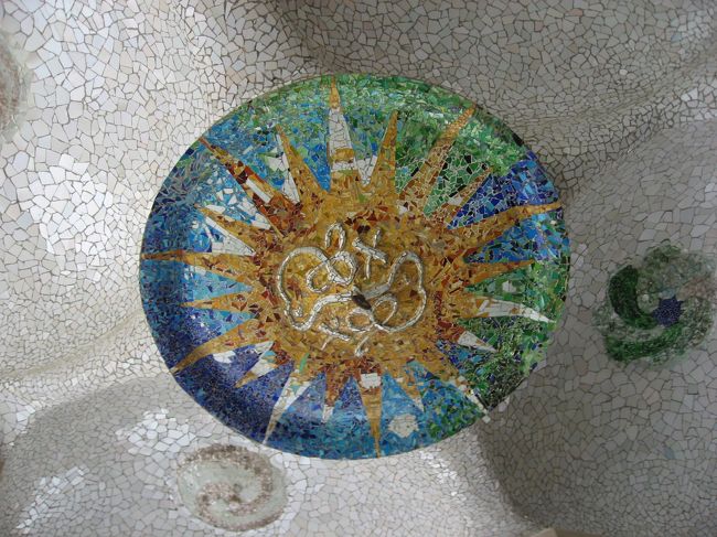 天井をみたらタイルが可愛い。