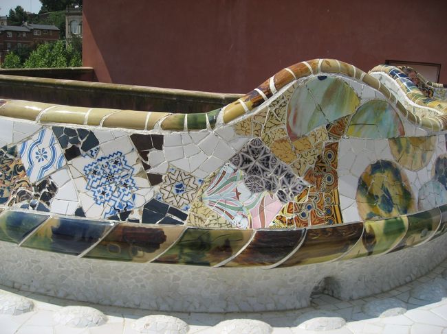 ちょっとオリエンタルな感じ。<br />端から端まで見ていくと、色合いも違うし、絵柄も違うし。あまりの美しさにため息が出てしまいます。