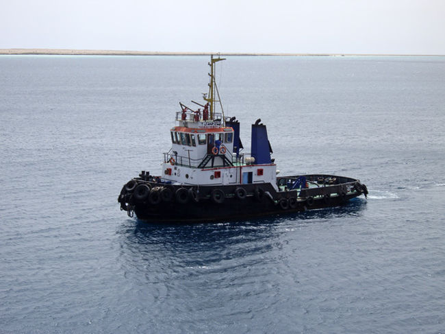 タグボート到着。