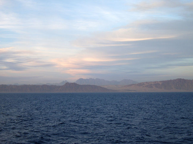 スエズ運河に向けて出発〜〜！