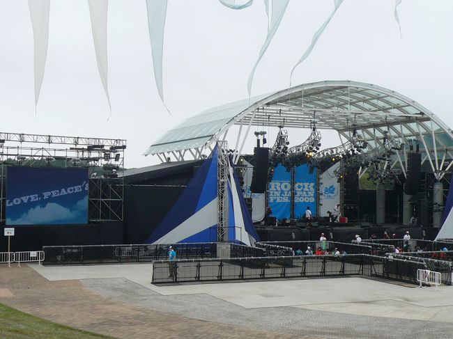 レイクステージ<br /><br />今年はモニターが設置されています。