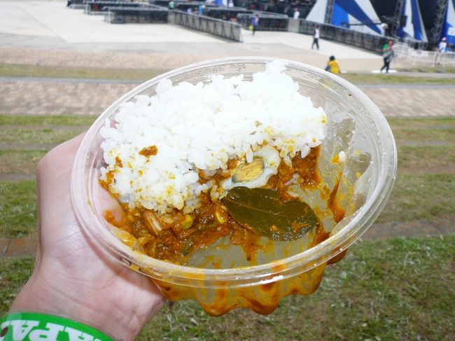 フェスの朝は朝カレー♪<br /><br />ルーの上にライスをのせると液だれの心配がいりません。