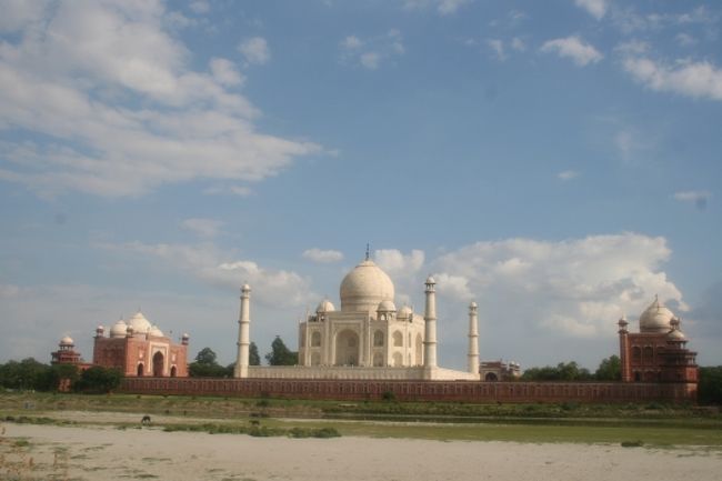 ヤムナー河対岸のマターブ・バーグから。