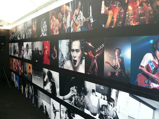 「ROCKIN’ON JAPAN特別号 忌野清志郎 1951-2009」<br /><br />その特別号に掲載した、過去、rockin’on、rockin’on JAPAN、bridgeに掲載してきた写真が多数展示されていました。