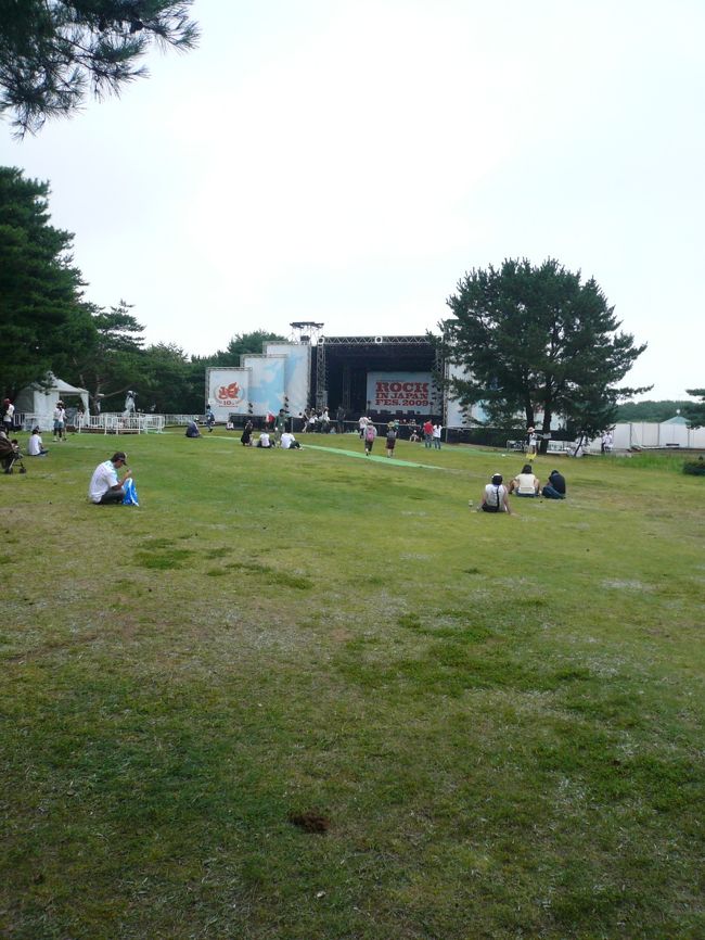 パークステージ<br /><br />こちらのステージは今年から仲間入り♪<br /><br />やや縦長の会場