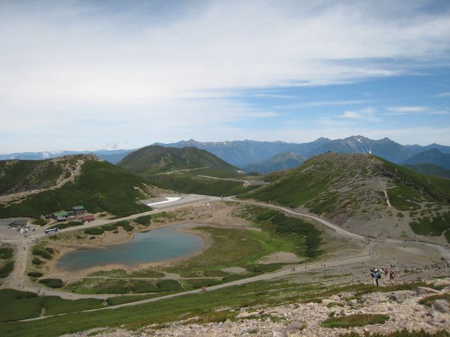 明くる日は青空が見える良い天気。ほうの木平バスターミナル9：25発のバスで畳平（2702ｍ）へ上がります。前回来た時は、魔王岳と大黒岳に登ったので、今回は富士見岳（2817ｍ）に登りました。