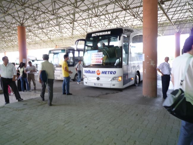 バスターミナル。<br />ここでイスタンブル行きのバスに乗り換えた。