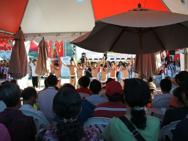 九イ分からバスで帰って来た後、九イ分バス停で出会ったSさんとともに淡水に向かいました。<br />台北〜淡水５０元。<br />淡水では何やらイベントが行われていました。