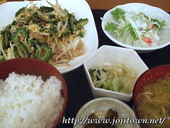 ･2009/7/10
ランチは「こまちゅう」でゴーヤチャンプル定食をゴチになりました。
吉祥寺で最近勢いのある定食屋さんで、吉音の応援なんかも快くしてくださっているお店です。

これに珈琲が付いて￥800台が中心で６種類ほどあります。男子スタッフのスマイルもなかなか良いんです。