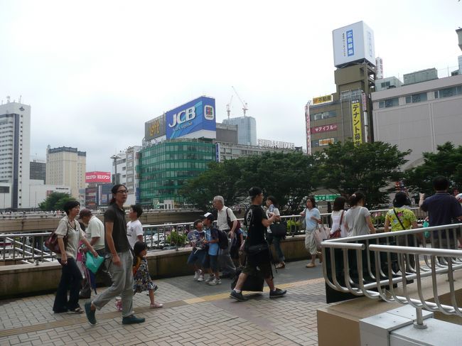 ペデストリアンデッキの２階に<br />やってきました。