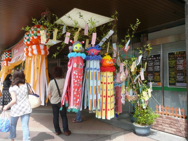 これは、植木鉢に竹を植えて<br />重さに耐えられるように補強して<br />お飾りしたもの<br />これだとご自宅で作ることができますよ。