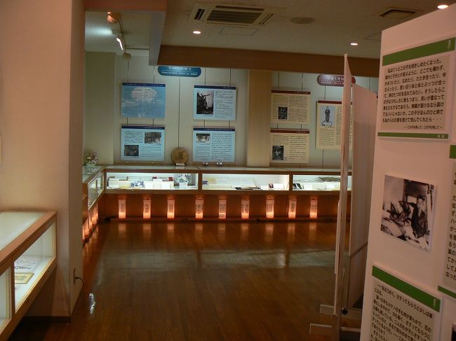 永井隆記念館<br /><br />この右手の一角には、ビデオのコーナーも有ります。<br />個人的には、原爆資料館より永井隆記念館の方が<br />胸に迫るものがありました。<br />時間に余裕があれば是非訪ねてみて下さい。<br />