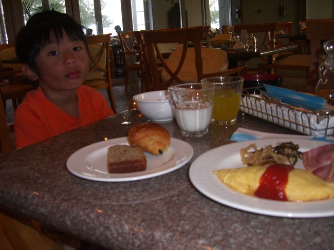 3日目は、セールフィッシュカフェの朝食です。<br /><br />7時前に行きましたが、結構人がいました。