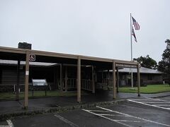 「ハワイ島旅行③ キラウエア火山 ～ オーシャン・エントリー（カラパナ溶岩見学エリア）」 の続きです。
http://4travel.jp/traveler/gensan/album/10361555/

翌朝、宿泊先であるボルケーノ・ハウスの道路向かいにあるキラウエア・ビジターセンター（Kilauea Visitor Center）に立ち寄りました。
