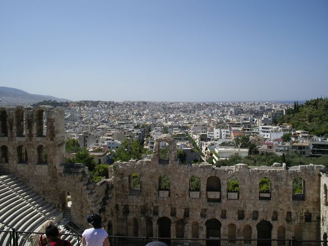 アクロポリスに到着！<br />ここは，入ってすぐにあるイロド・アティコス音楽堂．