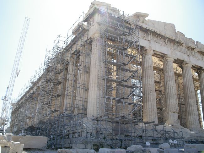 パルテノン神殿．残念ながらここも工事中でした〜．