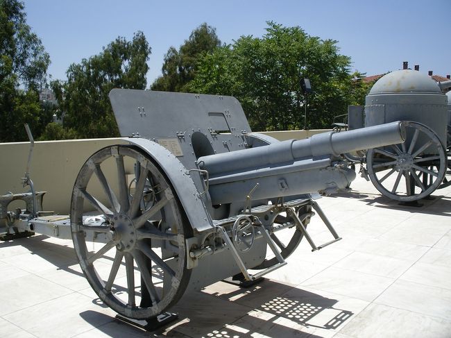 カランバカに向かう電車まで時間があったので，戦争博物館まで足を延ばすことに．<br />行ってみたものの，あんまり面白くなかったです・・