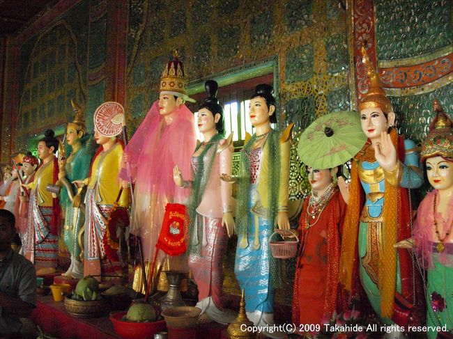 ナッ<br />マハーギリ・ナッをはじめ、３７の精霊ナッが祭られたお堂が参道の麓にあります。<br /><br />http://ja.wikipedia.org/wiki/%E7%B2%BE%E9%9C%8A%E3%83%8A%E3%83%83%E4%BF%A1%E4%BB%B0